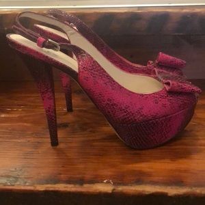 Size 8 1/2 Stuart Weitzman 5” pink snake shoes